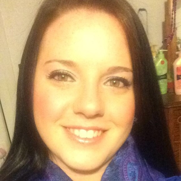 Profile Picture of Carrie Madagan (@cmadagan) on Poshmark