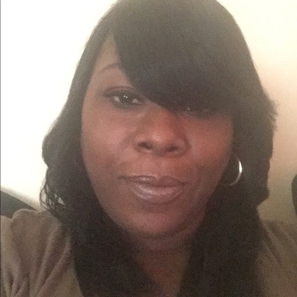 Profile Picture of Sharon Anglen (@sma0926) on Poshmark