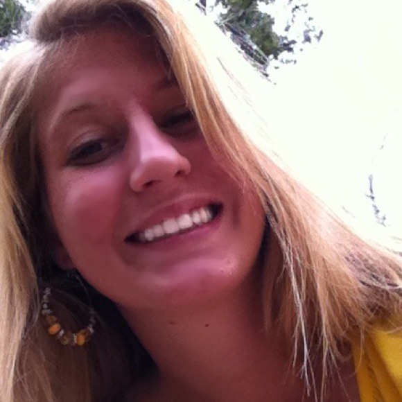 Profile Picture of Loretta Praught (@lgpraught) on Poshmark