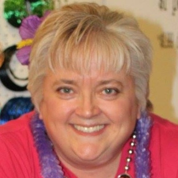 Profile Picture of Wanda James (@dragon6975) on Poshmark