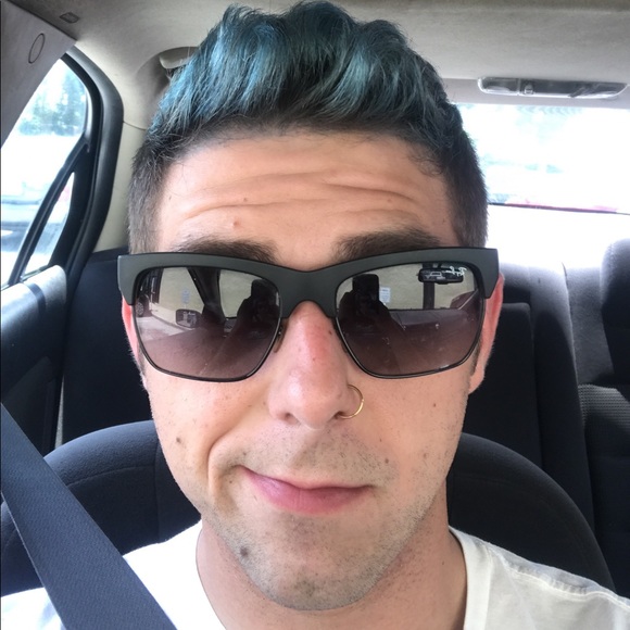 Profile Picture of Zach Miller (@zachmill21) on Poshmark