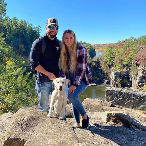 Profile Picture of Julia Silloway (@sillowayj) on Poshmark