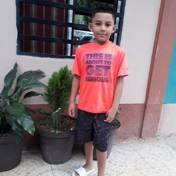 Profile Picture of Leon Manzanares (@leonmanzanares) on Poshmark