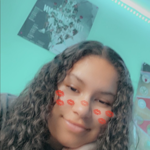 Profile Picture of Taylor Forlenza (@tayforlenza) on Poshmark