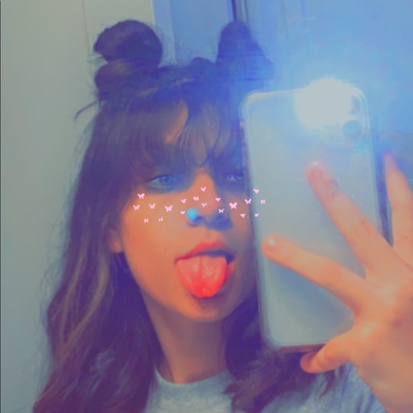 Profile Picture of Gianna Funaro (@gixnna69) on Poshmark