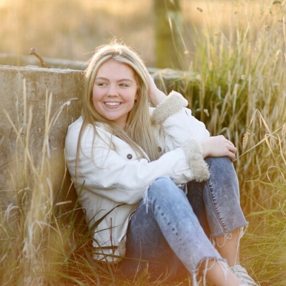 Profile Picture of Bailey Zweifel (@baileyzweifel) on Poshmark