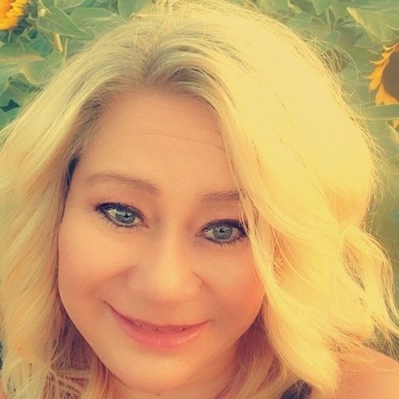 Profile Picture of Lori Kuklentz rabey (@lrabey72) on Poshmark