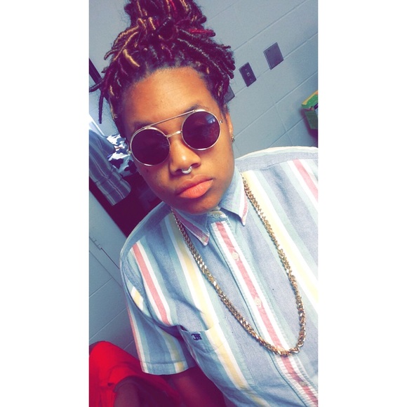 Profile Picture of Briana Lofton (@b_syn) on Poshmark