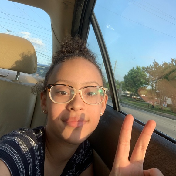 Profile Picture of Karianna Echavarria (@karianna098) on Poshmark