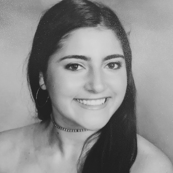 Profile Picture of Julia Deluca (@jdeluca51101) on Poshmark