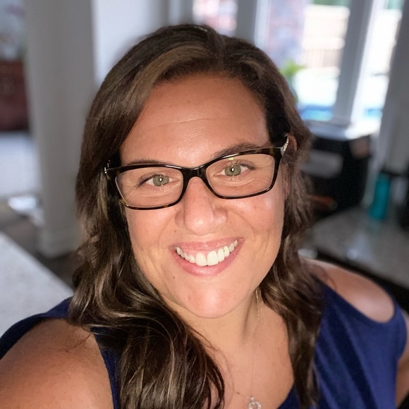 Profile Picture of Stefanie Filippetto da silva (@stefanyfil75) on Poshmark