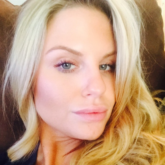 Profile Picture of Lindsey Nutter (@lnutter10) on Poshmark