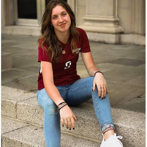 Profile Picture of Haley Peck (@haleypeck932) on Poshmark