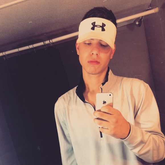 Profile Picture of Justin Fiddler (@fiiidd) on Poshmark