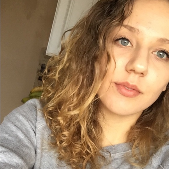 Profile Picture of Kinga Stopka (@stopka_k) on Poshmark