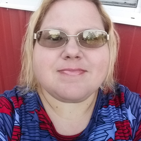 Profile Photo of Angela Chamberlain (@ladybug4u78) on Poshmark