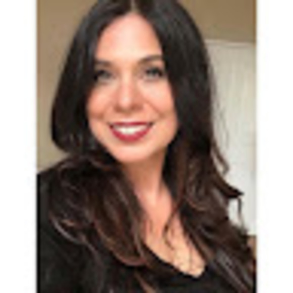 Profile Picture of Lisa c. moreno Author, speaker, podcast host (@fireexchange) on Poshmark