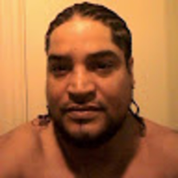 Profile Picture of Alexander Arzuaga (@alexanderarzuag) on Poshmark