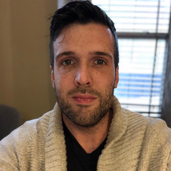 Seth Horton - Poshmark Profile Picture of Seth Horton (@s_horton2) on Poshmark