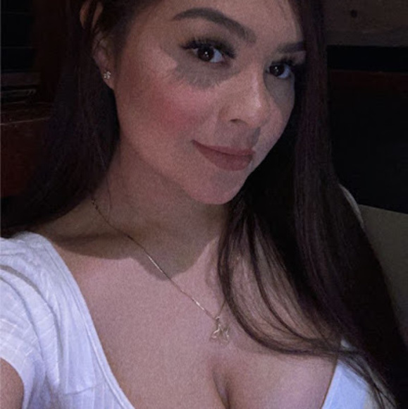 Profile Picture of Elsa Hidalgo (@elsahidalgo499) on Poshmark