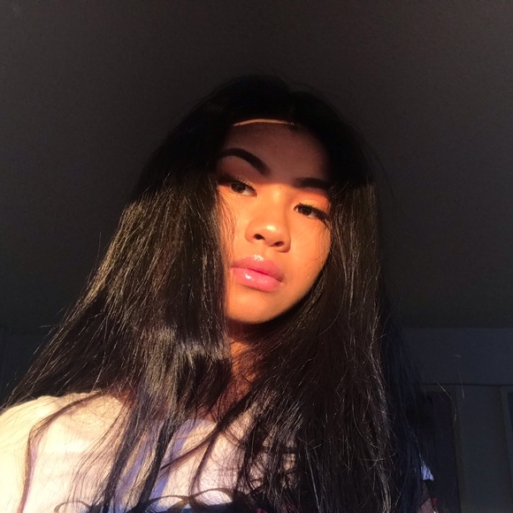 Profile Picture of Megan Chew (@mgnchew) on Poshmark