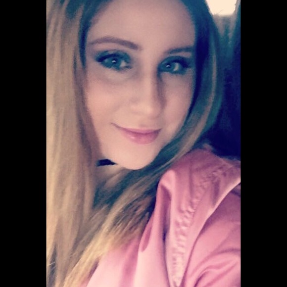 Profile Picture of Rachel Wehrer (@ricenice) on Poshmark