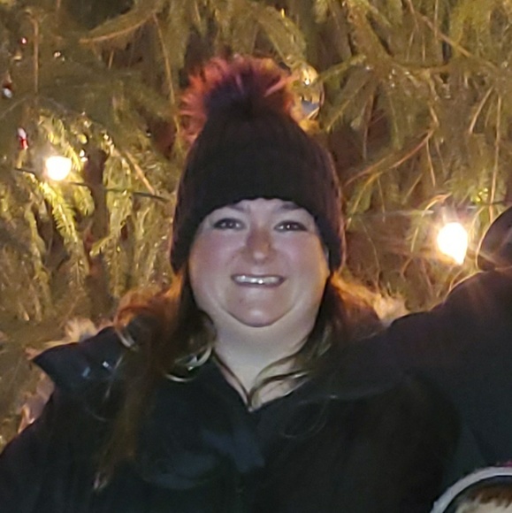 Profile Picture of Melissa Chesla (@mjchesla82908) on Poshmark