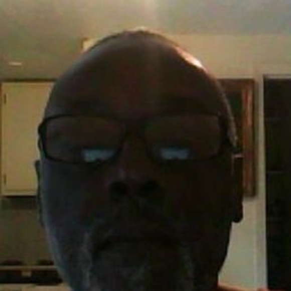 Profile Picture of Quindell Hires (@quindellhires) on Poshmark