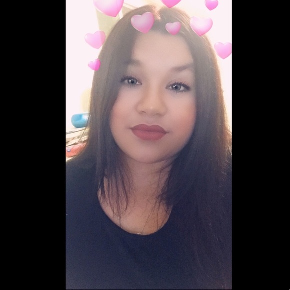 Profile Picture of Edith Zrubek (@ejayyyzee21) on Poshmark