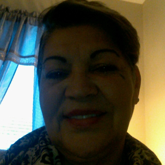 Profile Picture of Ida Freeman (@idafreeman2) on Poshmark