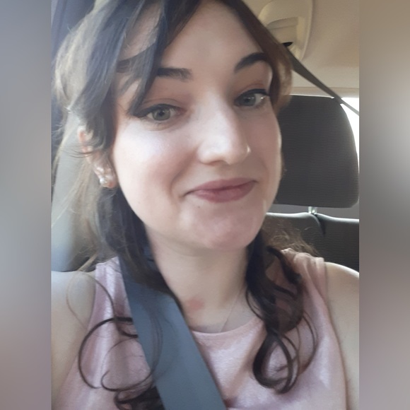 Lydia Bauler - Poshmark Profile Picture of Lydia Bauler (@lydiajoybee) on Poshmark
