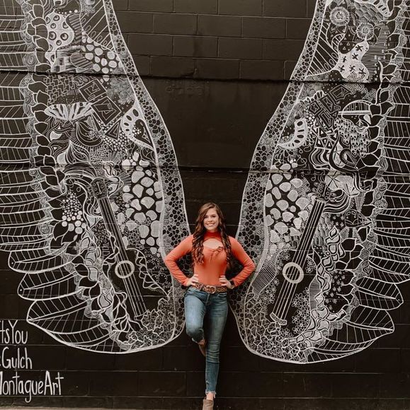 Profile Picture of Raven Weaver (@ravenweaver) on Poshmark