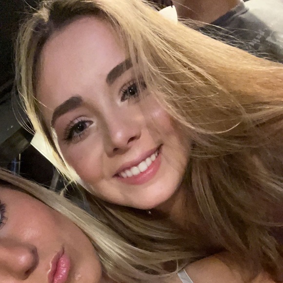 Profile Picture of Lara Sikman (@laras1207) on Poshmark