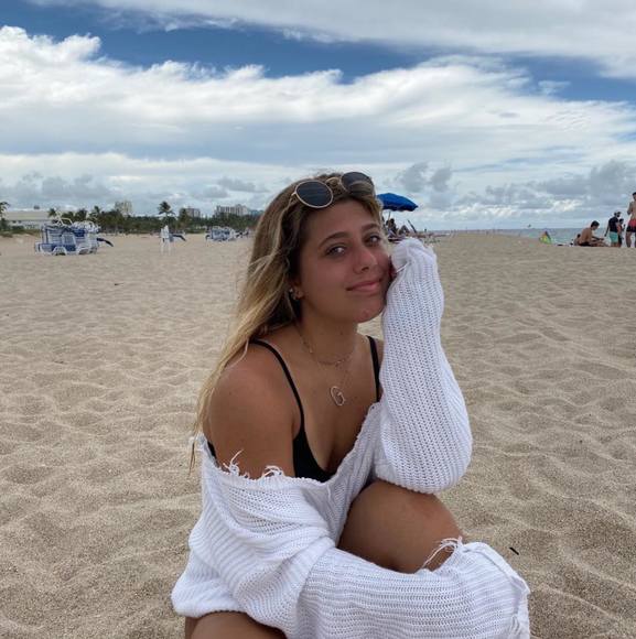 Profile Picture of Gianna Sessa (@gianna_sessa) on Poshmark