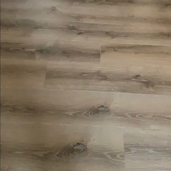 Profile Picture of Sarah Weisel (@sarah_weisel) on Poshmark