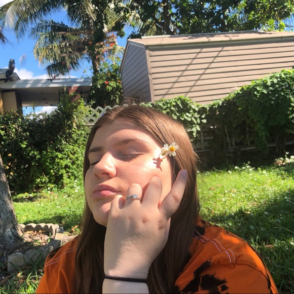 Profile Picture of Leah Rosa (@leahmarie399) on Poshmark