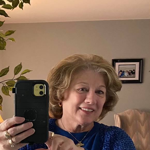 Profile Picture of Paula Graffeo osipovitch (@trikalee) on Poshmark