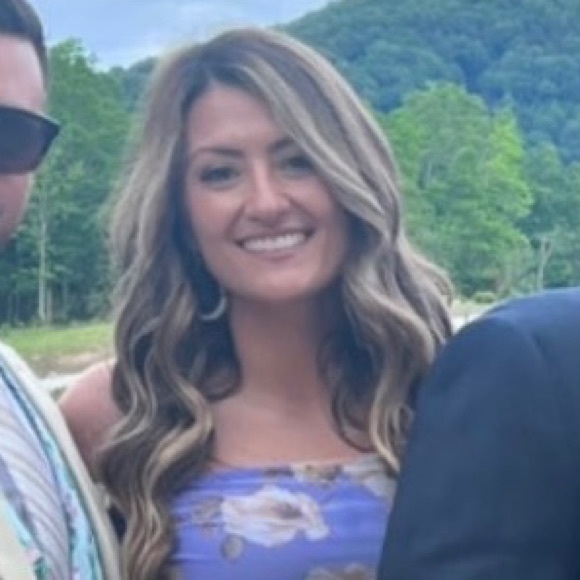 Daniela Pace - Poshmark Profile Picture of Daniela Pace (@dpace3) on Poshmark