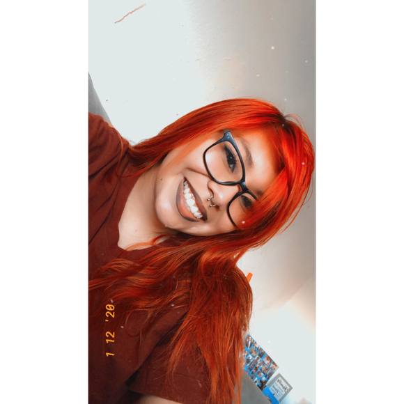 Profile Picture of Neesa Barehand (@neesa_b) on Poshmark
