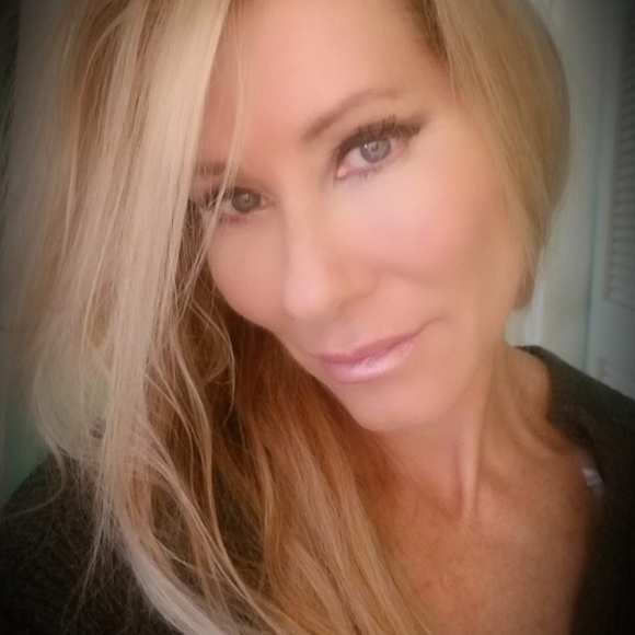 Profile Picture of Jeane Jackman daugherty (@jeanejackman845) on Poshmark