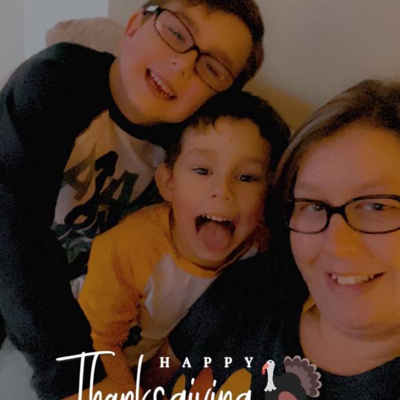 Profile Picture of Ashley Vencill (@ash2006lpn) on Poshmark