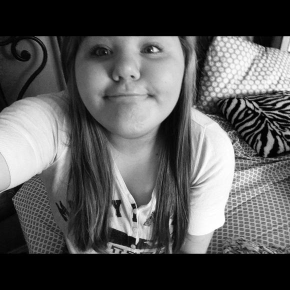 Profile Picture of Cassity Schmidt (@cassityschmidt) on Poshmark