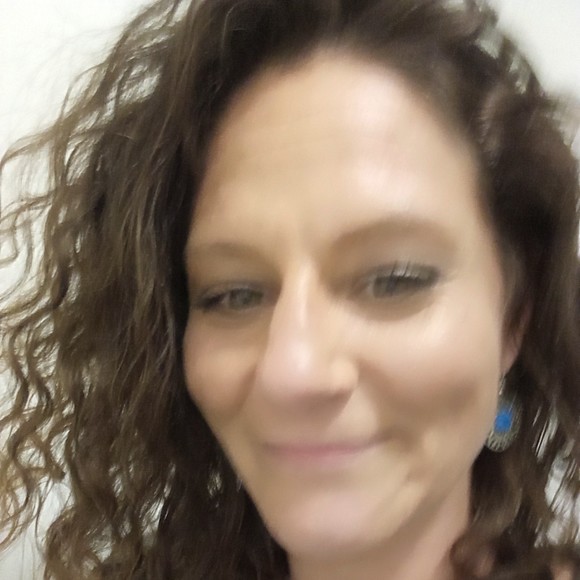 Autumn Greenroy - Poshmark Profile Picture of Autumn Greenroy (@autumn_greenroy) on Poshmark