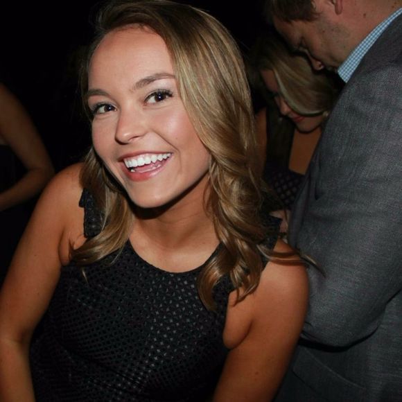 Sarah Bessent - Poshmark Profile Picture of Sarah Bessent (@sbbessent) on Poshmark