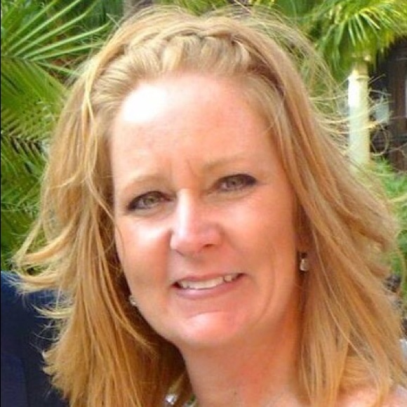 Profile Picture of Brenda Garbinski (@46smile) on Poshmark