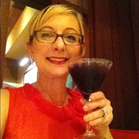 Profile Picture of Lori Cleary (@locleary28) on Poshmark