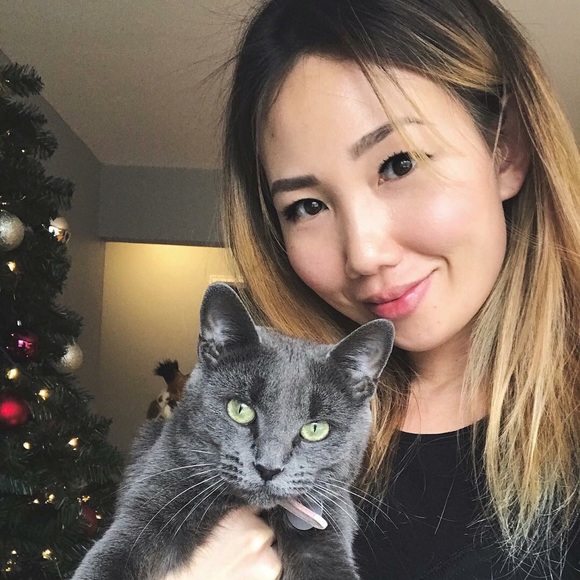 Profile Picture of Chloe Kim (@ckim322) on Poshmark