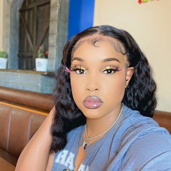 Profile Picture of Shadai Deas (@shadaideas) on Poshmark