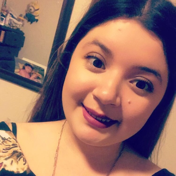 Profile Picture of Karina Velasquez (@alejandroykary) on Poshmark