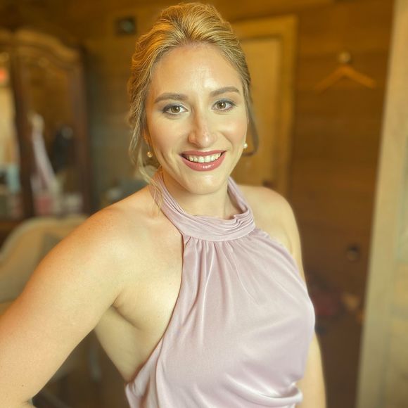 Profile Picture of Jessica Gidzinski (@jgidz) on Poshmark